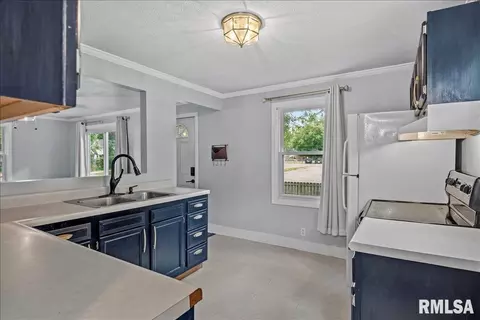 Kitchen - 3516 Sherman St, Springfield, IL 62703 photo 4 of 4