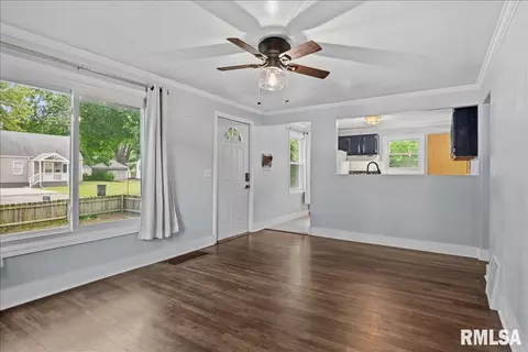 Living - 3516 Sherman St, Springfield, IL 62703 photo 3 of 4