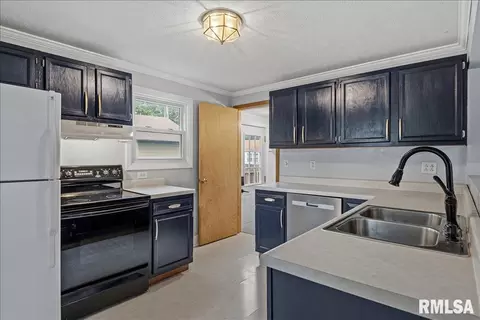 Kitchen - 3516 Sherman St, Springfield, IL 62703 photo 2 of 4
