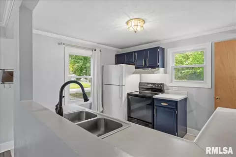 Kitchen - 3516 Sherman St, Springfield, IL 62703 photo 1 of 4