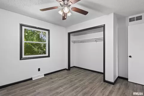 Bedroom - 521 Herndon St, Springfield, IL 62702 photo 8 of 10
