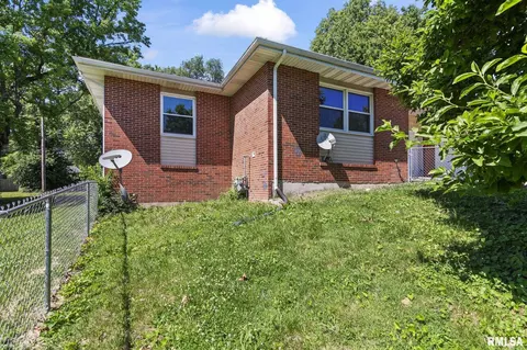 Exterior - 521 Herndon St, Springfield, IL 62702 photo 1 of 6