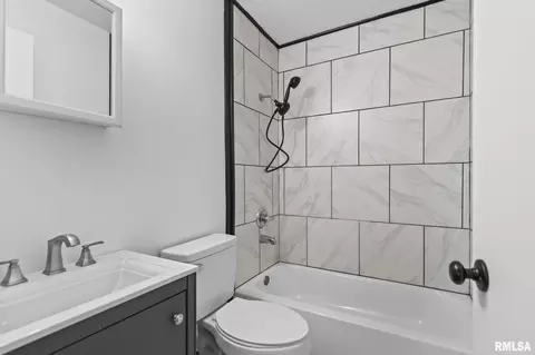 Bath - 521 Herndon St, Springfield, IL 62702 photo 2 of 2