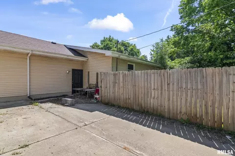 Exterior - 521 Herndon St, Springfield, IL 62702 photo 6 of 6