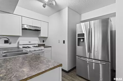 Kitchen - 521 Herndon St, Springfield, IL 62702 photo 3 of 3