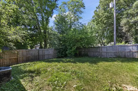 Exterior - 521 Herndon St, Springfield, IL 62702 photo 3 of 6