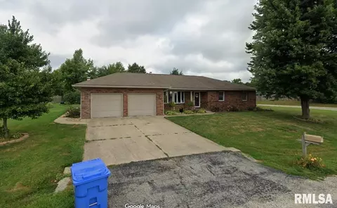 801 S Cottonwood Dr, Virginia, IL 62691