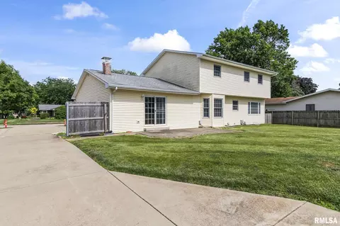 Exterior - 2601 Interlacken Rd, Springfield, IL 62704 photo 4 of 8
