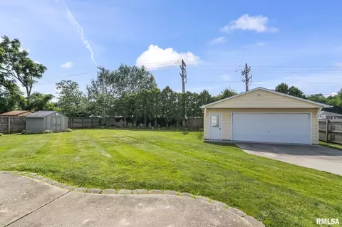 Exterior - 2601 Interlacken Rd, Springfield, IL 62704 photo 7 of 8