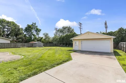 Exterior - 2601 Interlacken Rd, Springfield, IL 62704 photo 5 of 8