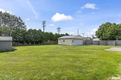 Exterior - 2601 Interlacken Rd, Springfield, IL 62704 photo 8 of 8