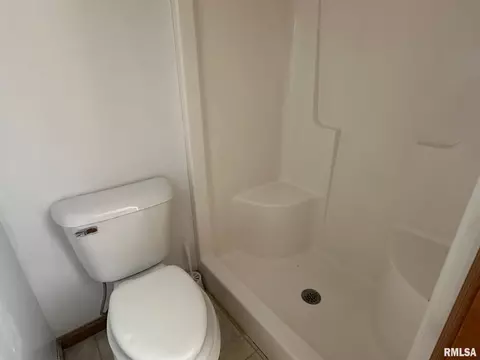 Bath - 805 Knoll Pointe Pl, Springfield, IL 62703 photo 3 of 3