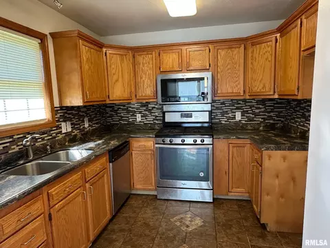 Kitchen - 805 Knoll Pointe Pl, Springfield, IL 62703 photo 1 of 1