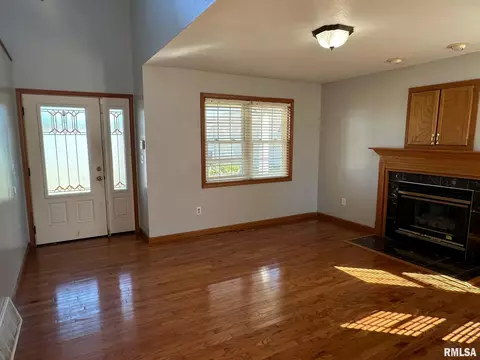 Entry Way - 805 Knoll Pointe Pl, Springfield, IL 62703 photo 1 of 1