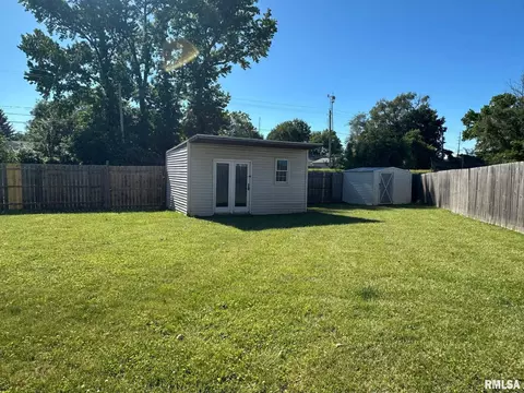 Exterior - 805 Knoll Pointe Pl, Springfield, IL 62703 photo 2 of 4