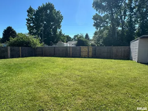 Exterior - 805 Knoll Pointe Pl, Springfield, IL 62703 photo 3 of 4