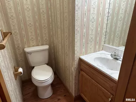 Bath - 805 Knoll Pointe Pl, Springfield, IL 62703 photo 1 of 3