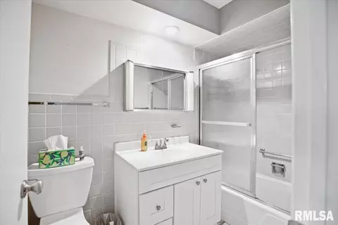 Bath - 9 Inverness Rd, Springfield, IL 62704 photo 2 of 2
