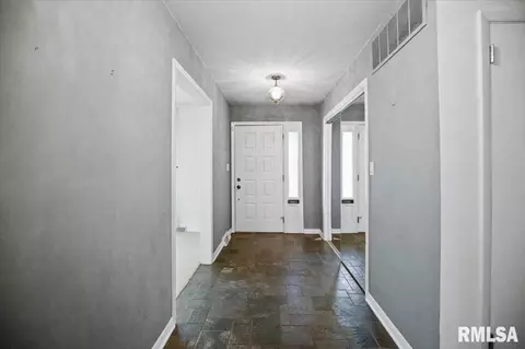 Entry Way - 9 Inverness Rd, Springfield, IL 62704 photo 1 of 1