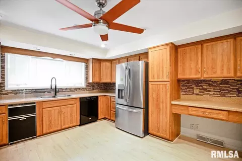 Kitchen - 9 Inverness Rd, Springfield, IL 62704 photo 1 of 2