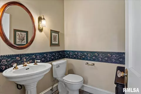 Bath - 1525 S Wiggins Ave, Springfield, IL 62704 photo 1 of 2
