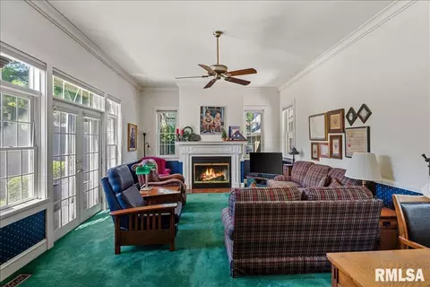 Living - 1525 S Wiggins Ave, Springfield, IL 62704 photo 4 of 6