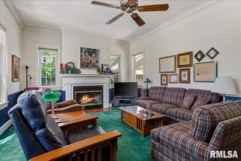 Living - 1525 S Wiggins Ave, Springfield, IL 62704 photo 5 of 6