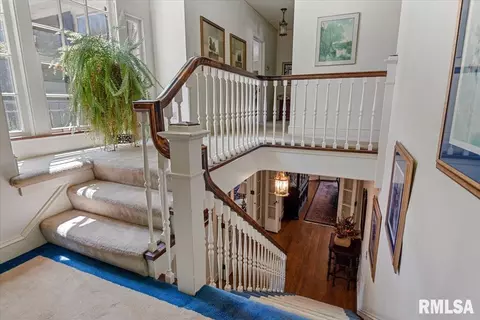 Entry Way - 1525 S Wiggins Ave, Springfield, IL 62704 photo 4 of 4