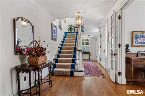 Entry Way - 1525 S Wiggins Ave, Springfield, IL 62704 photo 1 of 4