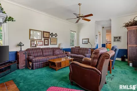 Living - 1525 S Wiggins Ave, Springfield, IL 62704 photo 6 of 6