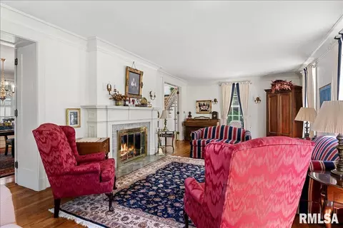 Living - 1525 S Wiggins Ave, Springfield, IL 62704 photo 2 of 6
