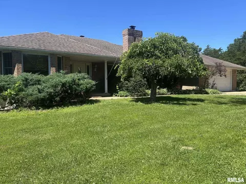 1228 Eastate Dr, Quincy, IL 62305