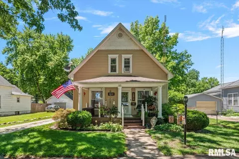 319 N Maple St, Nokomis, IL 62075