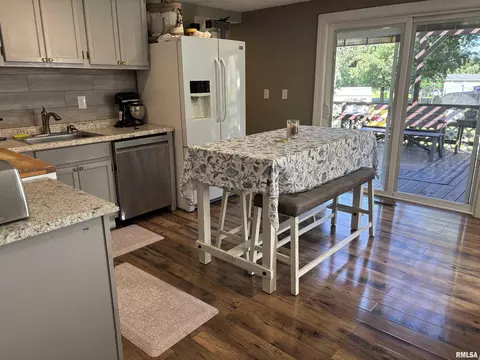 Kitchen - 307 Bittersweet St, Payson, IL 62360 photo 3 of 3