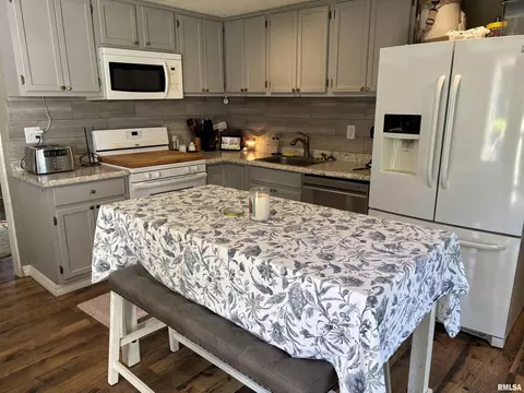 Kitchen - 307 Bittersweet St, Payson, IL 62360 photo 1 of 3