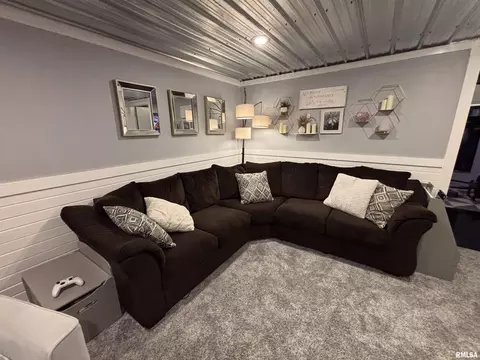 Living - 307 Bittersweet St, Payson, IL 62360 photo 3 of 3