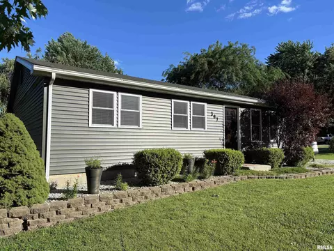Exterior - 307 Bittersweet St, Payson, IL 62360 photo 7 of 9