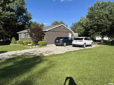 Exterior - 307 Bittersweet St, Payson, IL 62360 photo 8 of 9