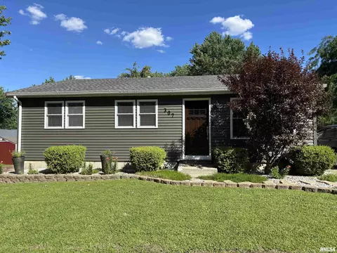 307 Bittersweet St, Payson, IL 62360