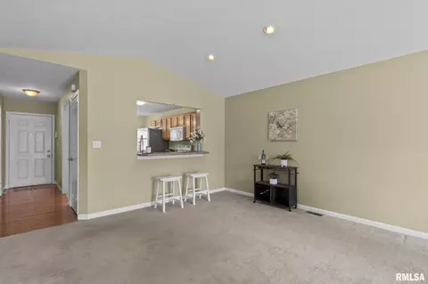 Entry Way - 2908 Ocala Ln, Springfield, IL 62702 photo 2 of 3