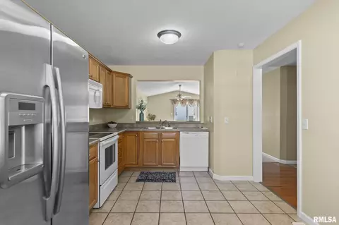 Kitchen - 2908 Ocala Ln, Springfield, IL 62702 photo 3 of 3