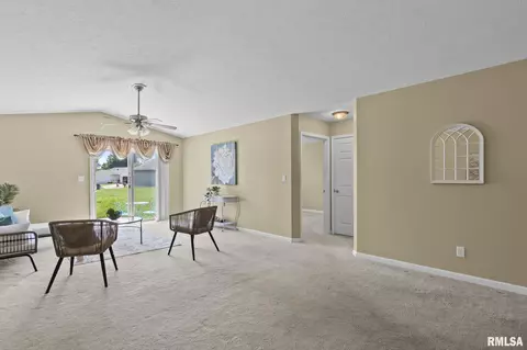 Living - 2908 Ocala Ln, Springfield, IL 62702 photo 3 of 4