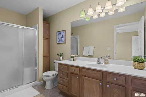 Bath - 2908 Ocala Ln, Springfield, IL 62702 photo 1 of 2