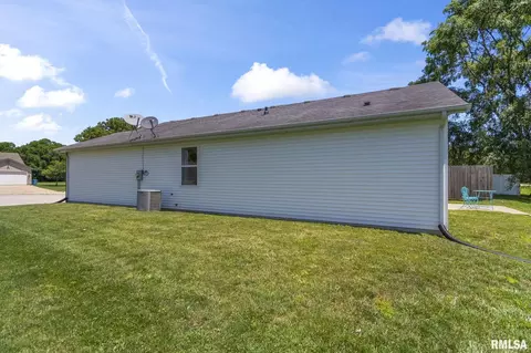 Exterior - 2908 Ocala Ln, Springfield, IL 62702 photo 3 of 6