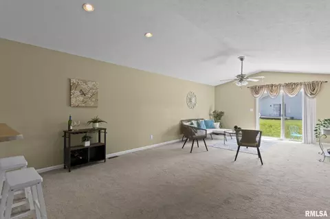 Living - 2908 Ocala Ln, Springfield, IL 62702 photo 2 of 4