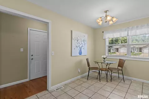 Entry Way - 2908 Ocala Ln, Springfield, IL 62702 photo 3 of 3