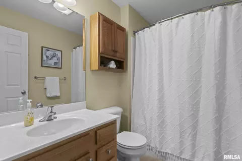 Bath - 2908 Ocala Ln, Springfield, IL 62702 photo 2 of 2