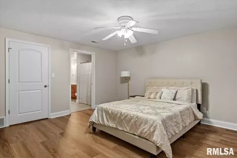 Bedroom - 2907 Cindy Ln, Springfield, IL 62711 photo 6 of 8
