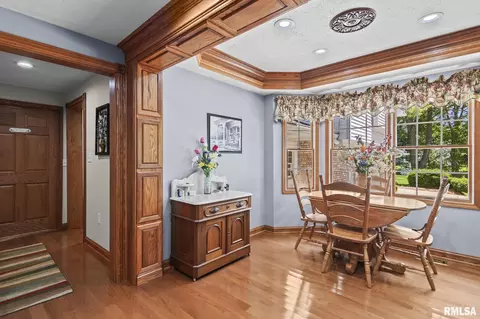 Dining - 4755 W Washington St, Springfield, IL 62711 photo 4 of 4