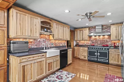 Kitchen - 4755 W Washington St, Springfield, IL 62711 photo 1 of 4